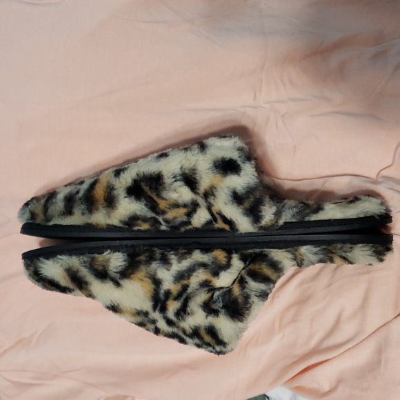 Leopard Print Slippers - Picture 5 of 8